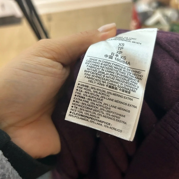 Gap Plum Purple Bella V-Neck Merino Wool Blend Sweater - Picture 4 of 5